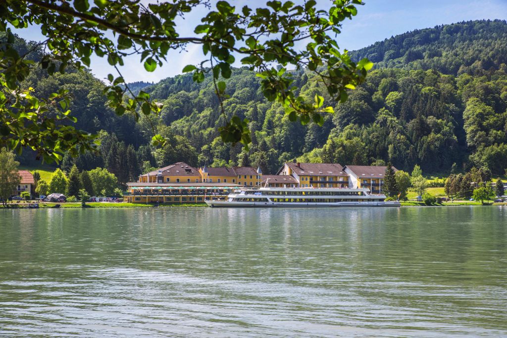 Ansicht des Riverresorts Donauschlinge im Sommer (c) PHOTO-GRAPHICS Hillinger-Perfahl OG (Riverresort Donauschlinge)