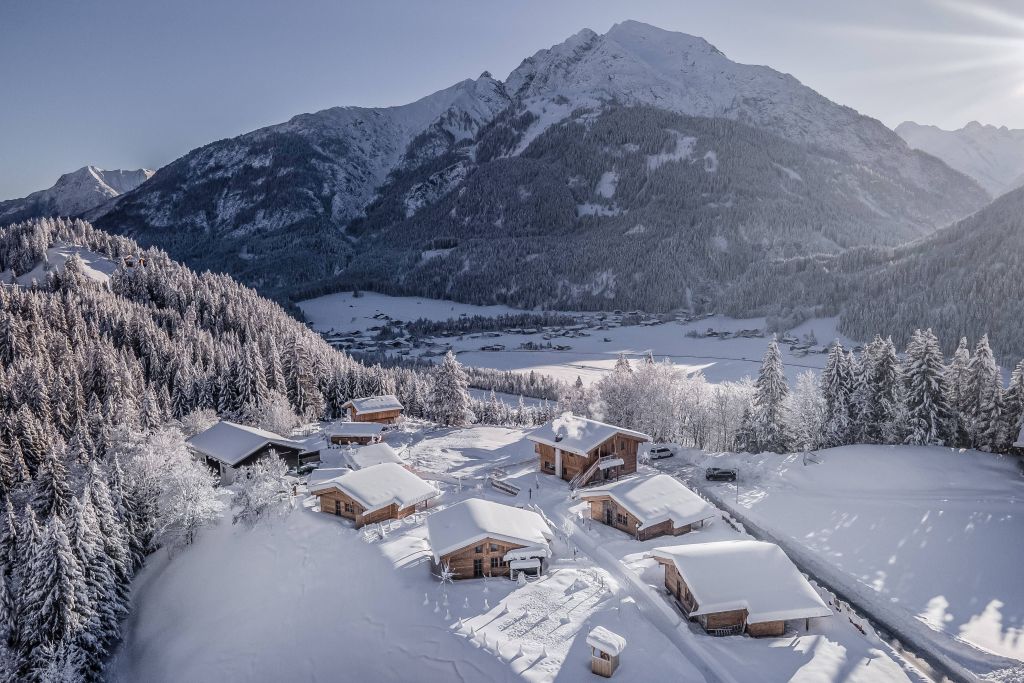 Das Benglerwald Berg Chaletdorf  in der atemberaubenden Landschaft des Lechtals (c) ratko-photography 