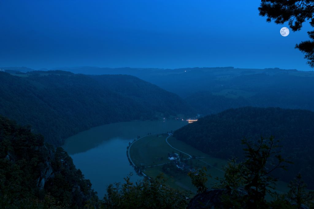 Atemraubender Außblick bei der Vollmondwanderung (Riverresort Donauschlinge)
