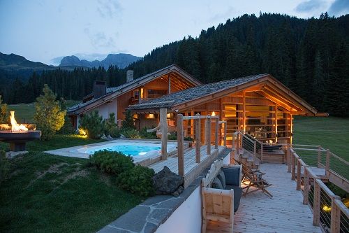 Außenanlage des Curasoa SPAs im Sommer (Tirler-Dolomites Living Hotel)