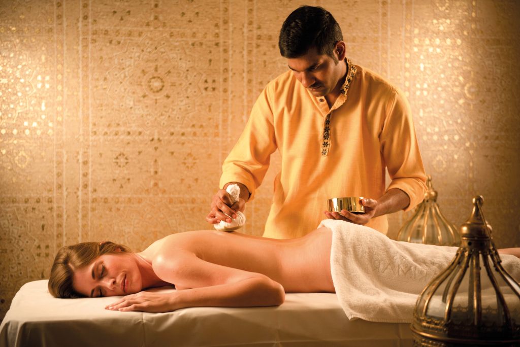 Ayurveda mit Spezialisten aus Indien (c) Bernhard-Bergmann (Hotel Larimar)