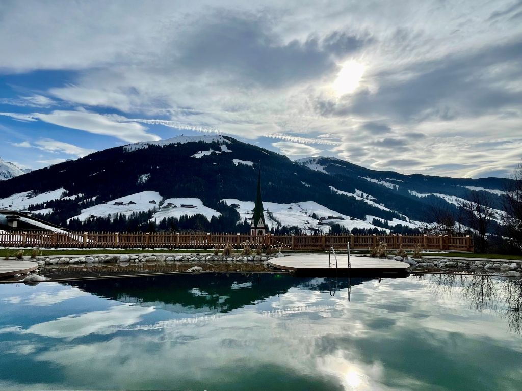 Badesee mit atemberaubender Aussicht (Der Böglerhof)