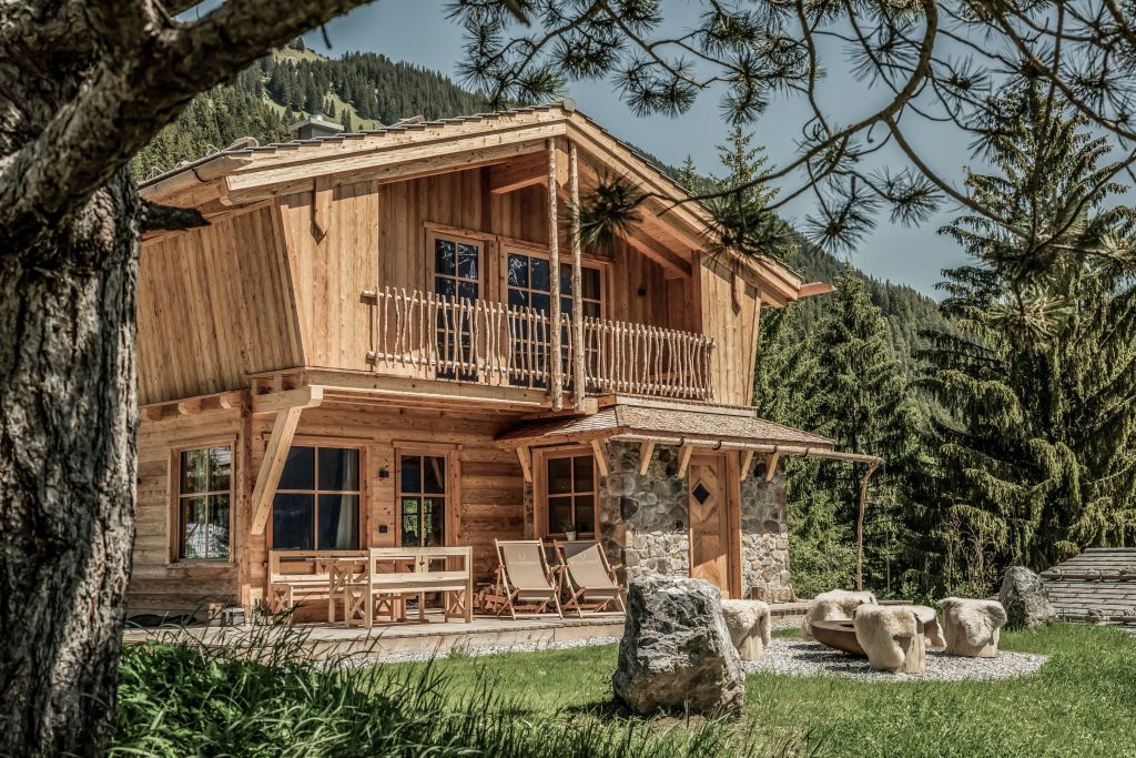 Berg-Chalet mit großzügiger Sonnenterrasse (c)ratko-photography (Benglerwald Berg Chaletdorf)