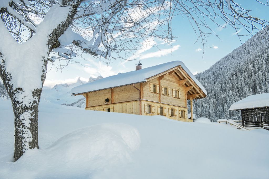 Berghaus Gauertal mit Blick auf die 3 Türme im Winter (c) Patrick Säly (Montafoner Hof)