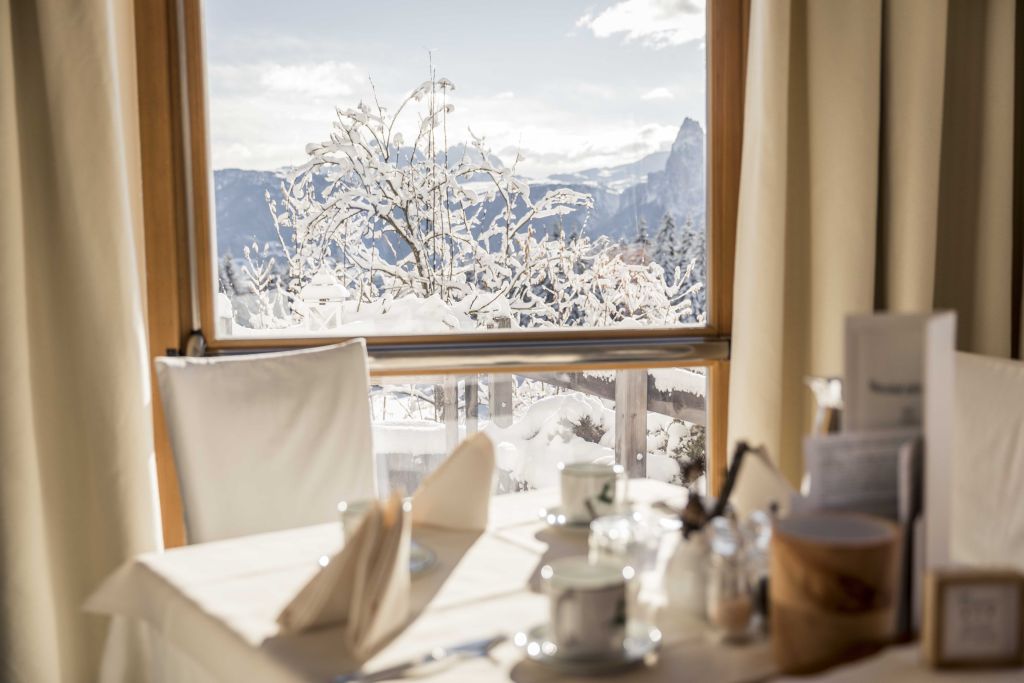 Blick in die Winterlandschaft beim Frühstück (Hotel Tann)