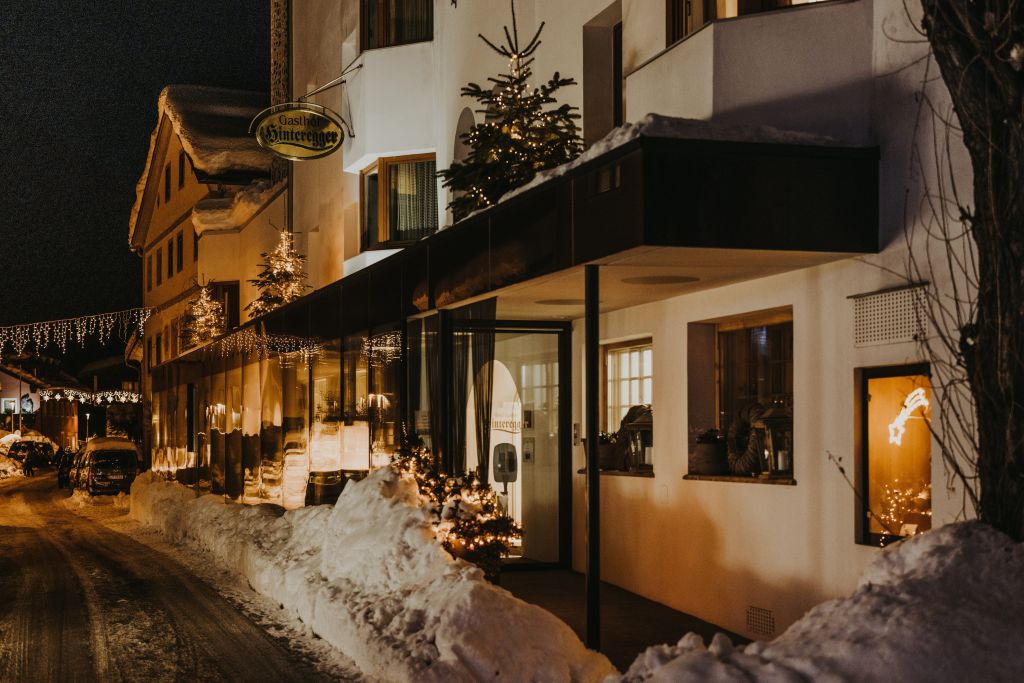 Das Hotel bei abendlicher Winterkulisse (c) Anna Fichtner (Hotel Hinteregger)