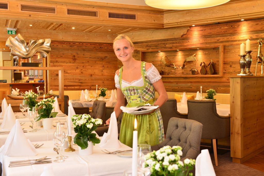 Decken der Tische im Restaurant (c) Sascha Duffner (Hotel Jagdhof)