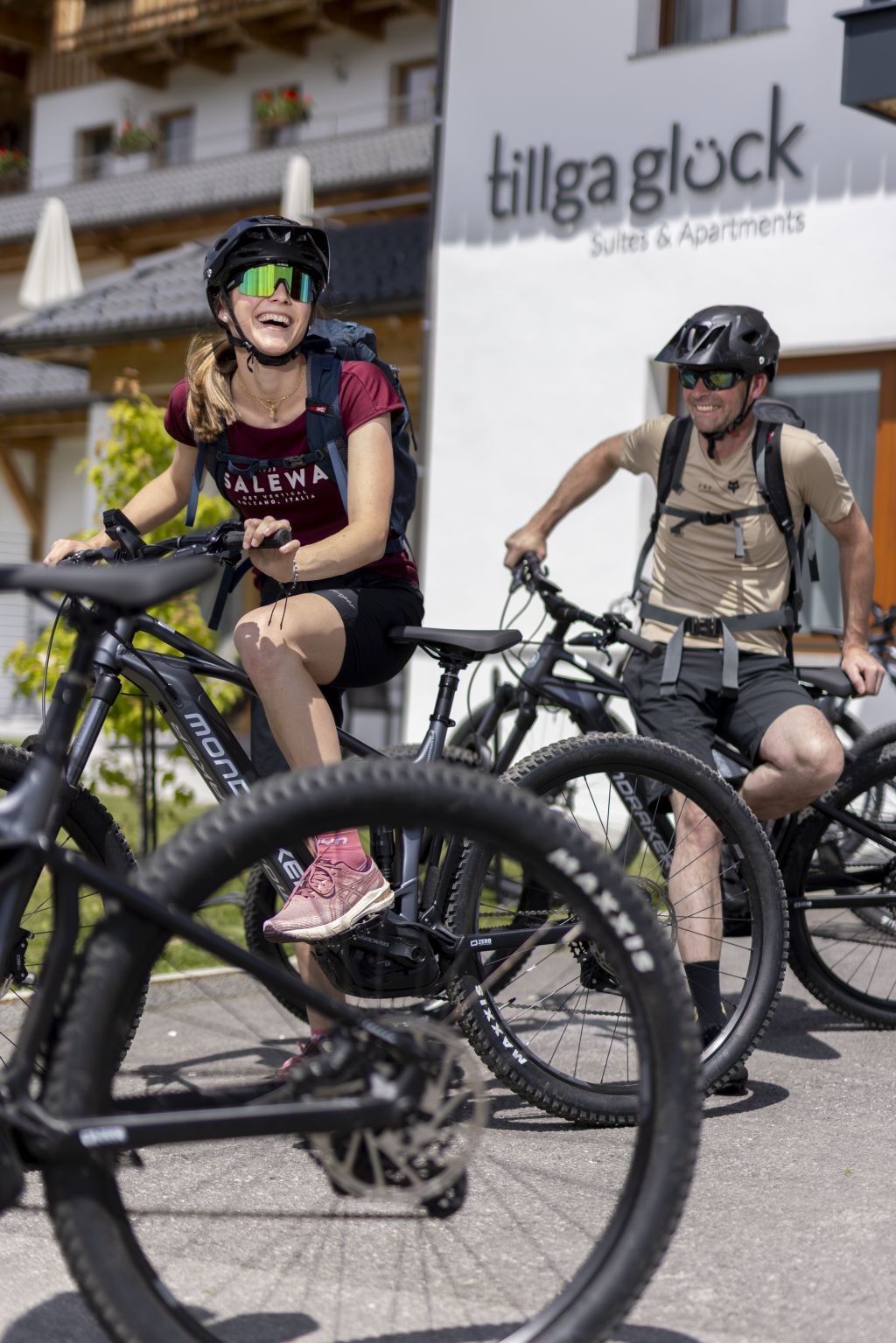 Die Fully-E-bikes der Marke Mondraker machen glücklich (c) Martin Lugger (Tillga Glück)