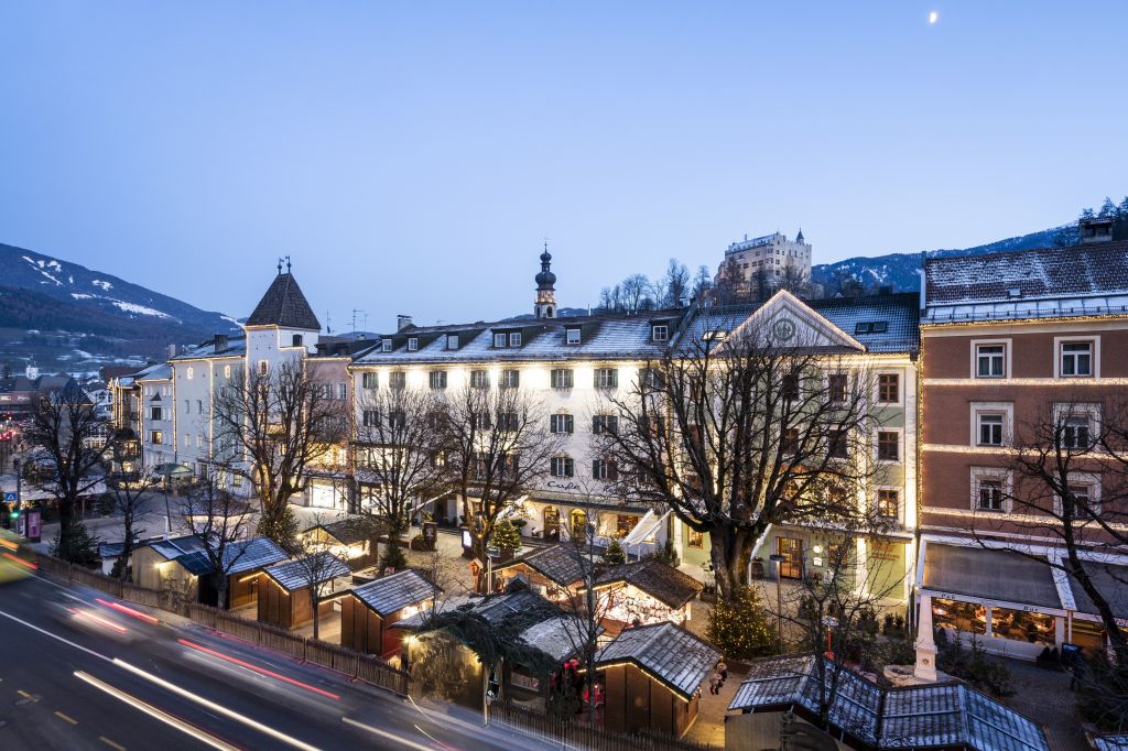 Die weihnachtlich geschmückte Region (c) Alex Filz (Dolomitenregion Kronplatz)