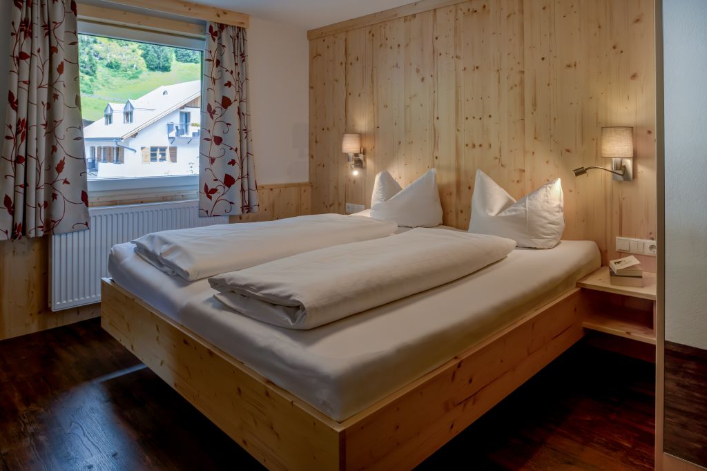 Doppelbettzimmer Zollwirt im ländlichen Stil (c) Armin Kleinlercher (Alpengasthof Zollwirt)