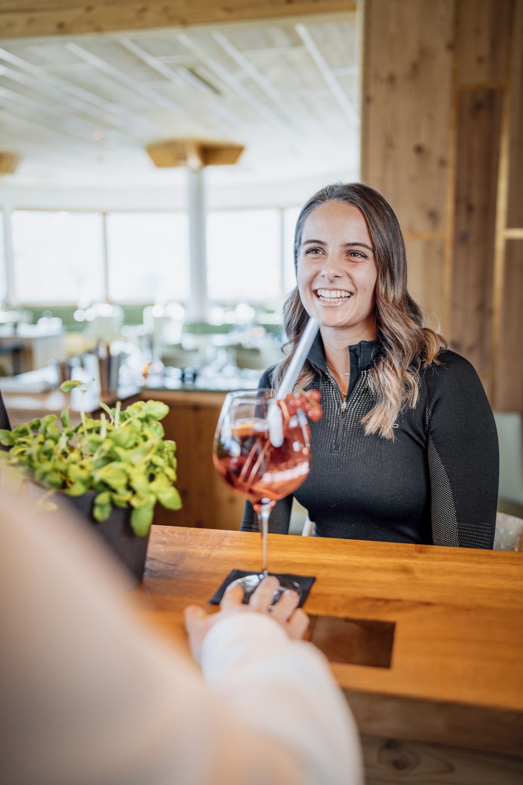 Drinks an der Bar genießen (Ski Arlberg - Arlberger Bergbahnen AG)