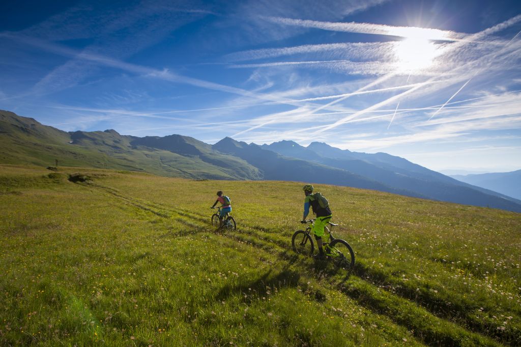 Durch die Natur biken (Ravelli Hotels)