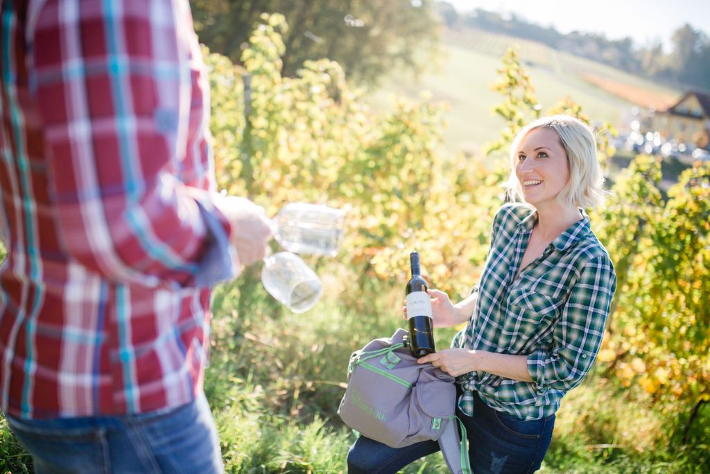 Ein Gläschen Wein aus den hauseigenen Weinbergen (c) Karin Bergmann (Ratscher Landhaus)