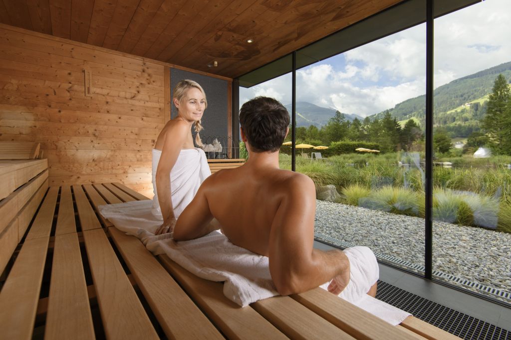 Entspannter Saunatag mit tollem Ausblick (Bergparadies – Apartment &amp; Studio Hotel)