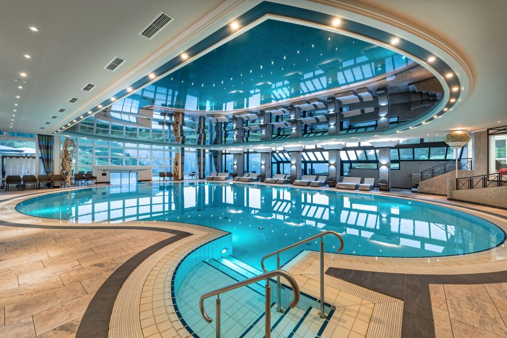 Großer Indoorpool (c) Toni Seppi (Oberjoch - Familux Resort)