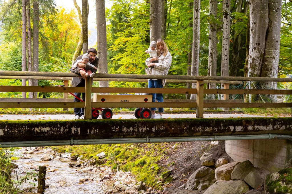 Herbstlicher Familienspaziergang (c) Nell Jones (Familotel Bayrischzell)