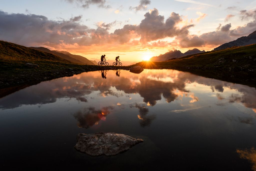 Herrliche Abendstimmung beim Mountainbiken (c) TVB St. Anton am Arlberg Wolfgang Ehn (VALLUGA Hotel)