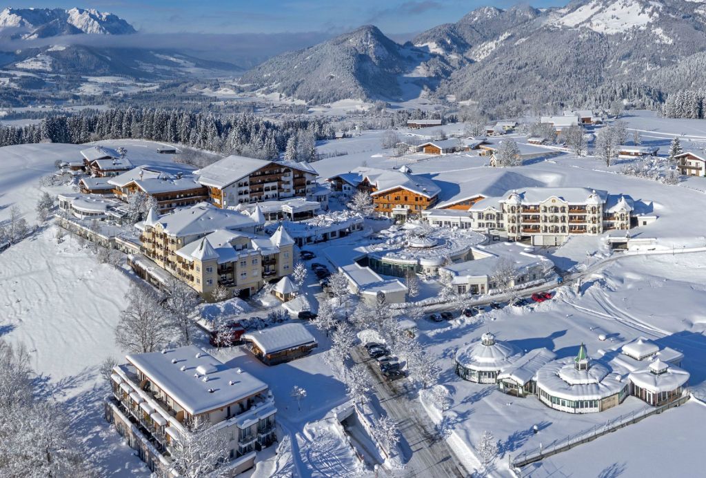 Hotelanlage im Winter (Hotel Peternhof)