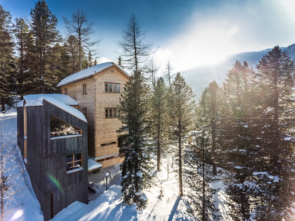 Hütte Franzi in idyllischer Winterlandschaft (c) Gleissfoto (Hollmann am Berg)