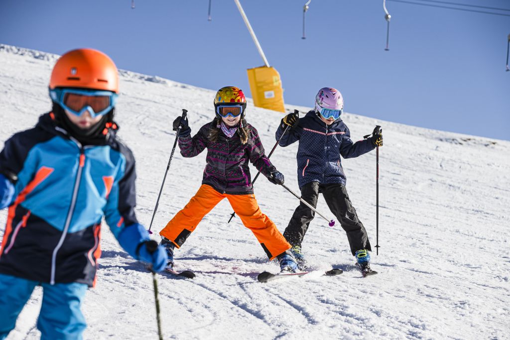 Kinder beim Skifahren (c) Moritz Attenberger (Bergbahnen Sudelfeld)