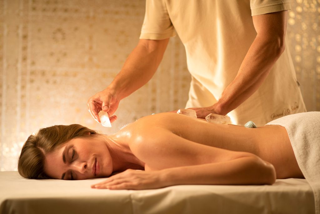 Kristall-Energie Massage im Premium-Spa (c) Bernhard Bergmann (Hotel Larimar)