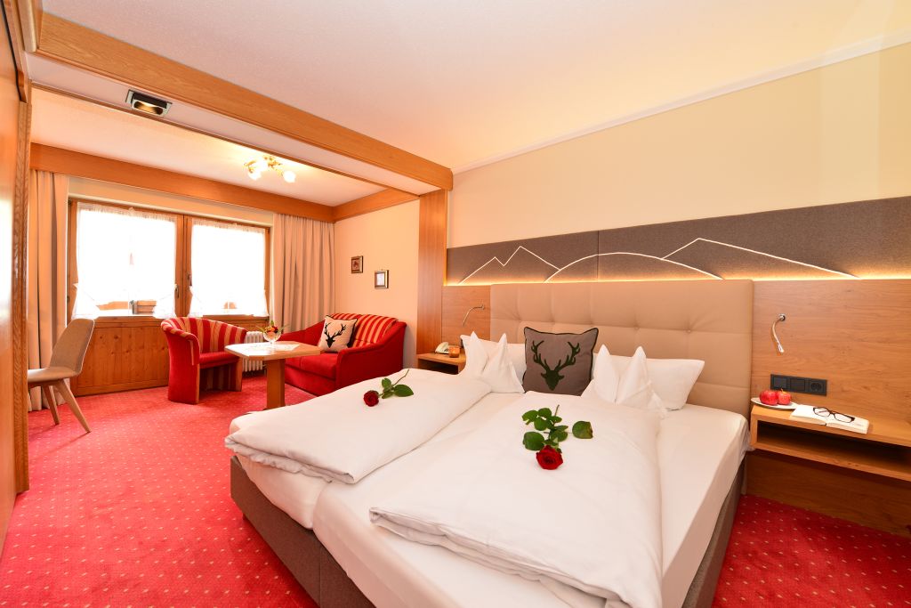 Liebevoll dekoriertes Doppelbettzimmer (c) Sascha Duffner (Hotel Jagdhof)