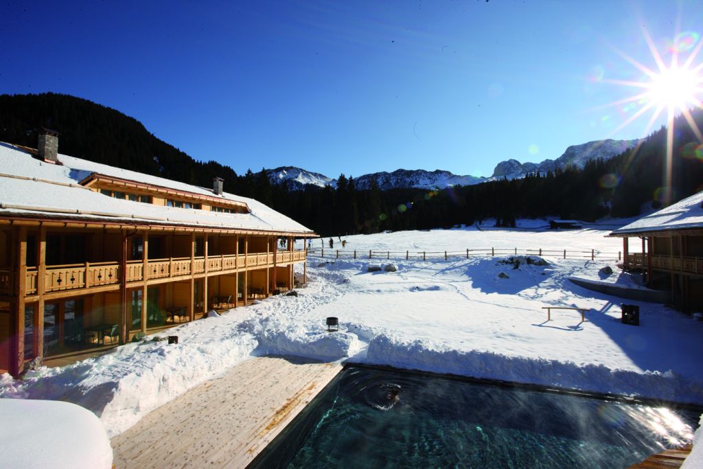 Outdoorpool im Winter (Tirler-Dolomites Living Hotel)
