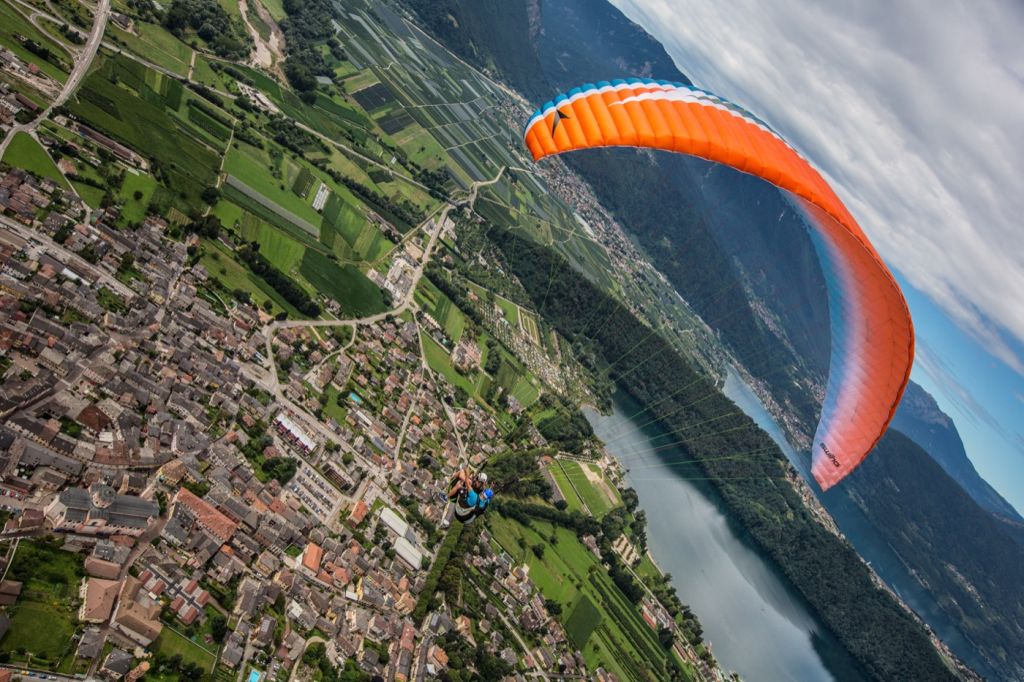 Paragliding oberhalb Levico Terme (c) StoryTravelers (TVB Valsugana Lagorai)