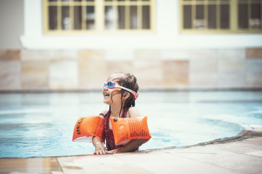 Riesenspaß im Schwimmbecken (c) Hannes Niederkofler (Cavallino Bianco Family Spa Grand Hotel)