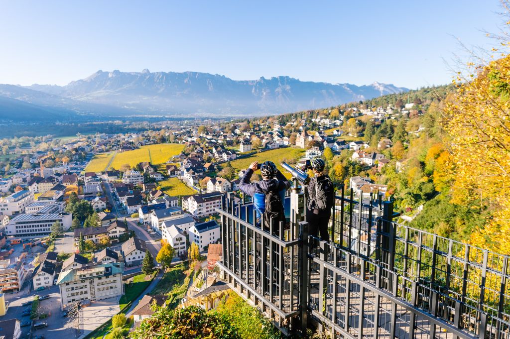 Sehenswerte Aussichtsplattform über Vaduz (c) Liechtenstein Marketing
