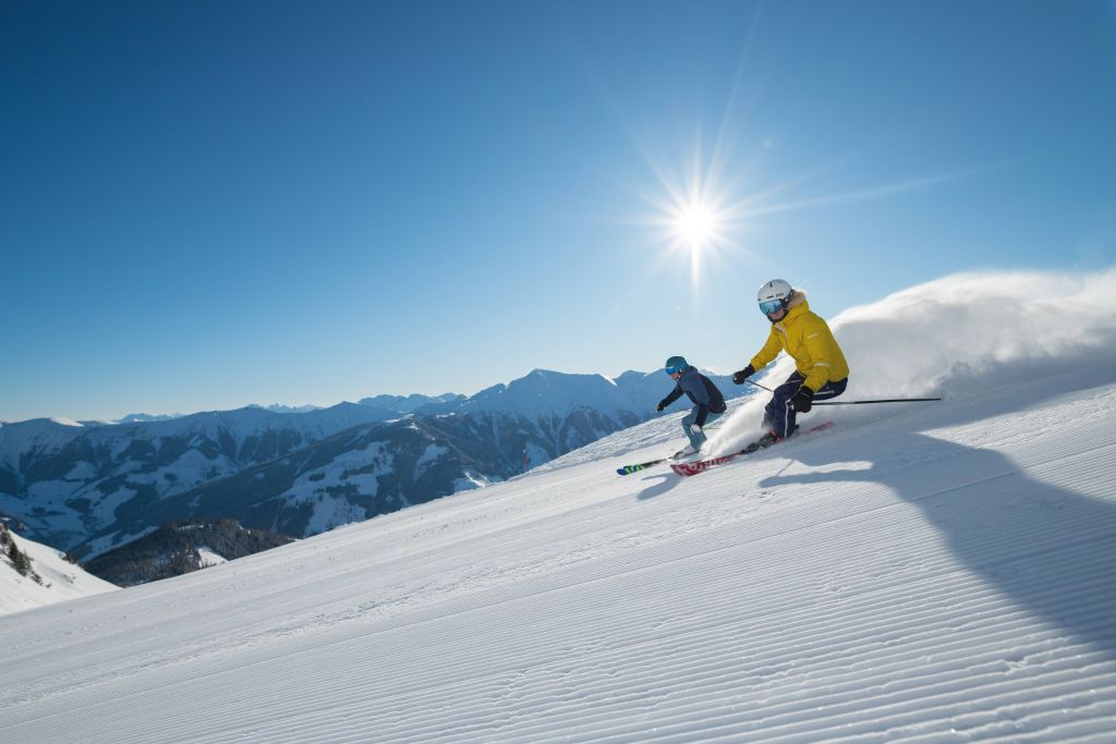 Skifahren mit Blick auf die traumhafte Winterlandschaft (c) Michael Gruber (Tourismusverband Rauris)