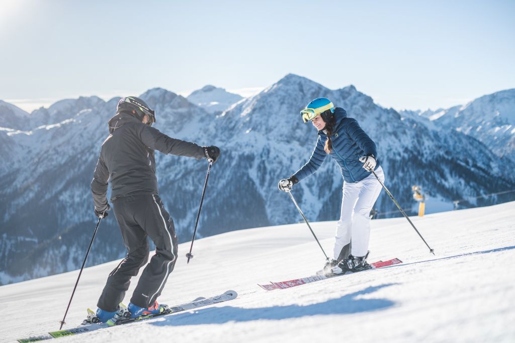 Skifahrer beim Hinunterfahren (c) wisthaler.com (Olang)