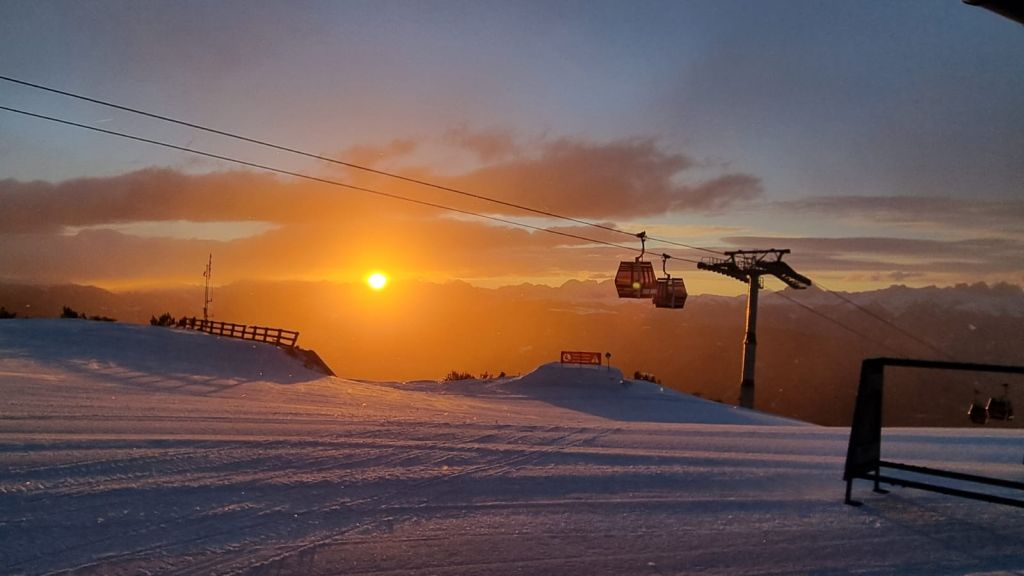 Traumhafter Sonnenuntergang auf der Skipiste © Gitschhütte (Tratterhof)