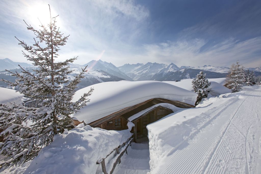 Verschneite Berghütte (c) TVB Wald (Biohotel Castello Königsleiten)