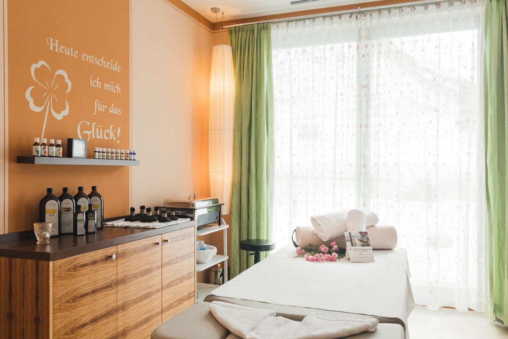 Verwöhnprogramm Massagen und Beauty (c) West Werbeagentur (Hotel Klausnerhof)