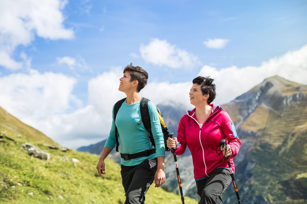 Wanderer erkunden die Hintertuxer Berglandschaft (Hotel Klausnerhof)