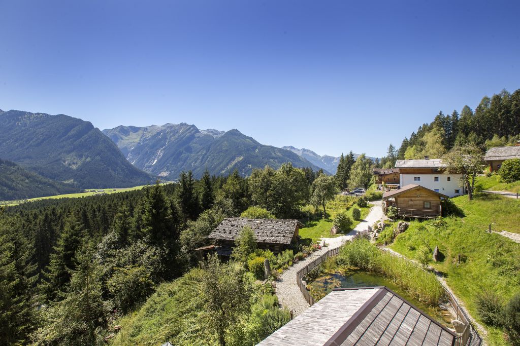 Weg durch das Naturdorf (c) Photoart Reifmüller (Naturdorf Oberkühnreit)