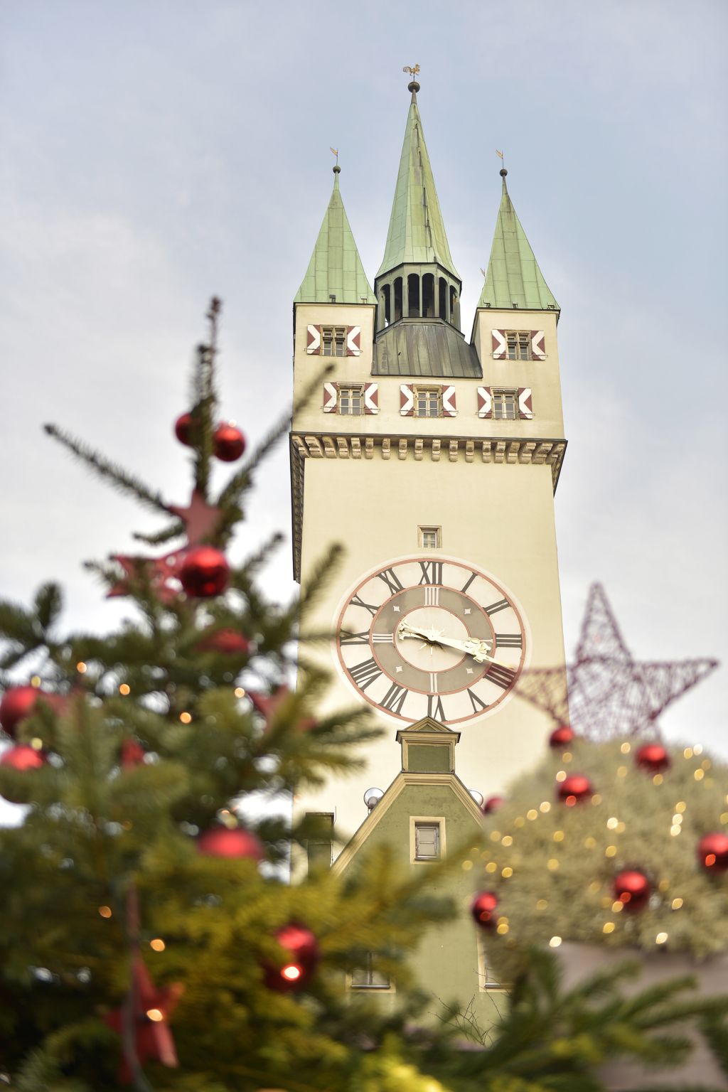 Weihnachtsdeko rund um den Stadtturm (c) Foto Bernhard (Hotel Asam)