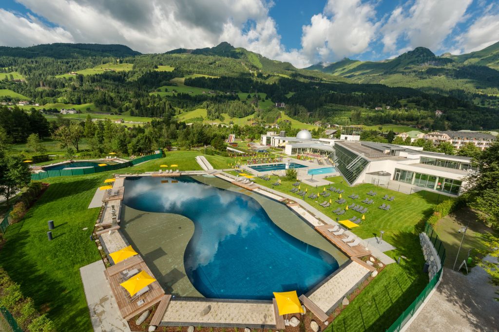 Wunderbare Poollandschaft in Gastein (Bergparadies – Apartment &amp; Studio Hotel)