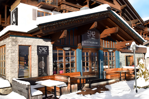 5742 THE TABLE im MY ALPENWELT Resort (My Alpenwelt Resort)