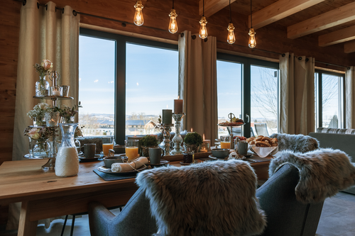 Angenehme Atmosphäre beim Esstisch (c) Matt und Glänzend (Vital CAMP Bayerbach)