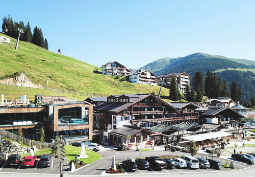 Aussenansicht im Sommer (MY ALPENWELT RESORT)