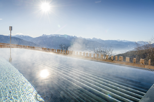 Außenpool vor traumhaftem Bergpanorama © Günter Standl (Tratterhof)