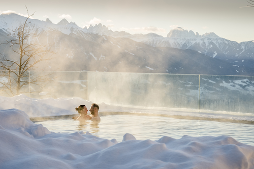 Beheizter Außenpool im Winter © Günter Standl (Tratterhof)
