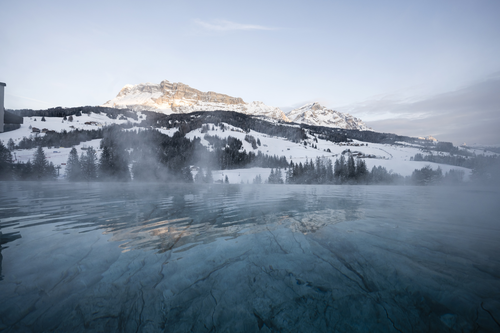Beheizter Außenpool mit Blick auf die Alpen © Alex Filz (Badia Hill)