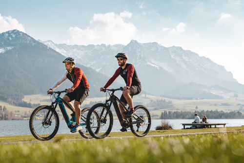 Bei herrlichem Wetter um den See radeln (c) Mathäus Gartner (Das Walchsee Aktivresort)