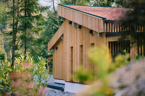 Das Haus Feuer mitten im Grünen (Fourelements)