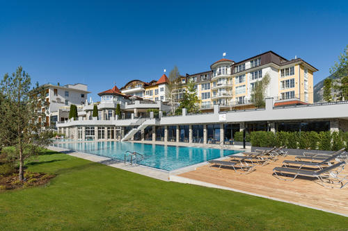 Das Hotel und die Wellnessoase im Freien (Hotel Panorama Royal)
