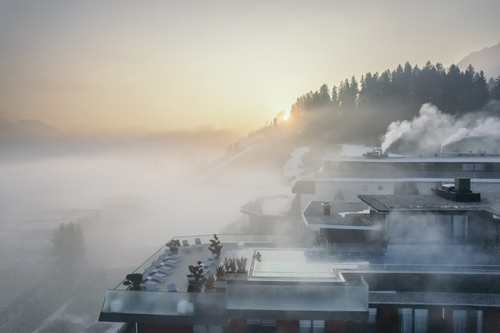 Das wunderschöne Hotel mit Pool im Winter (c) Daniel Zangerl (Hotel Das Kaiserblick)