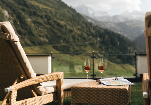 Den Sommer auf der Terrasse genießen (Hotel Klausnerhof)
